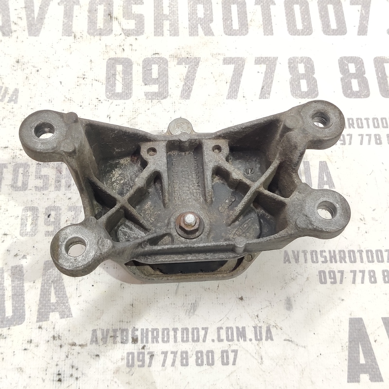 Подушка двигуна Audi A4 B8 (07-15) 2.0 Дизель Нижня