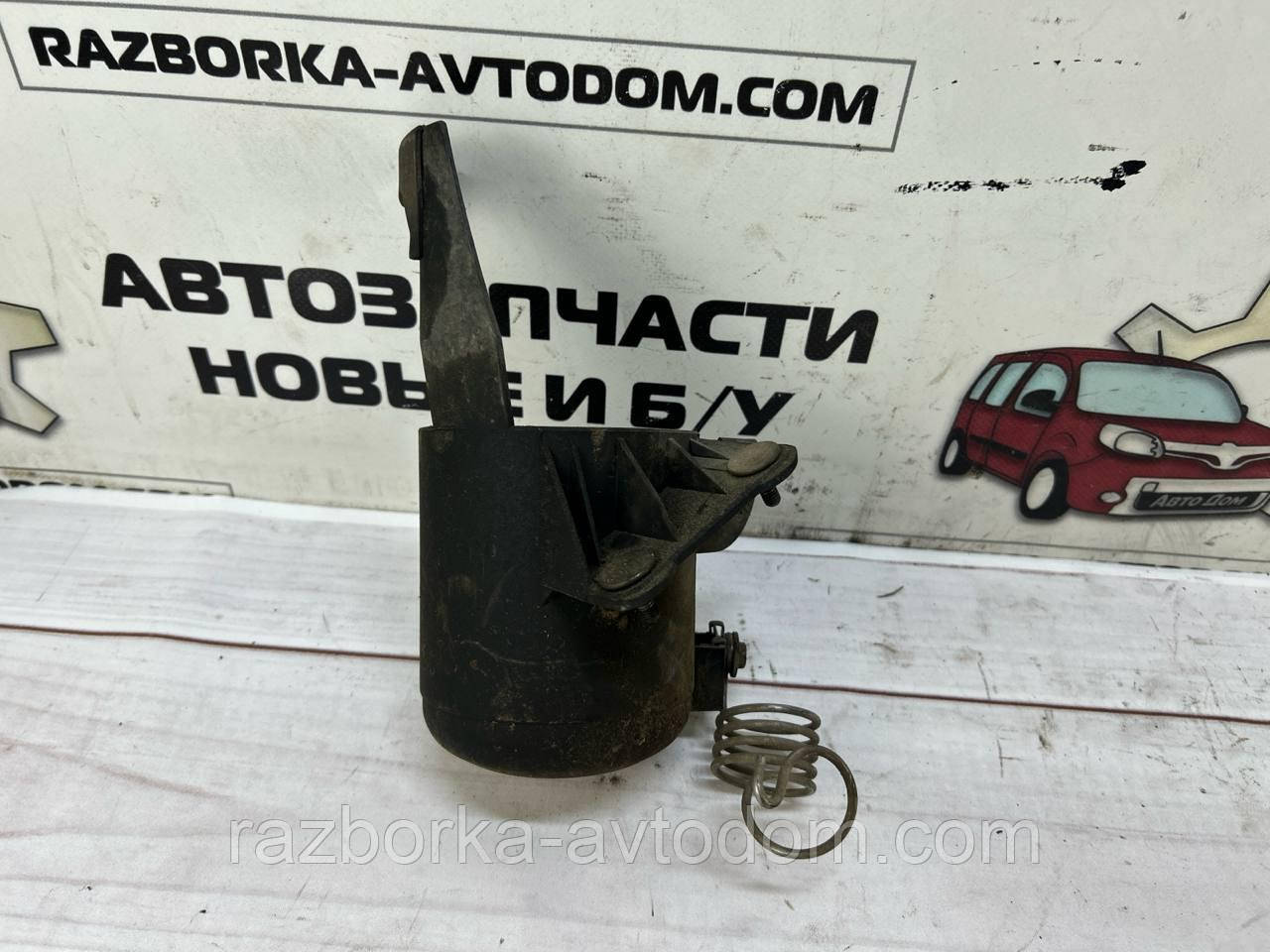 Кронштейн/ Кріплення осушувача кондиціонера VW Passat B5 (96-05), Audi A6 C5, A4 OE:8d0260197c