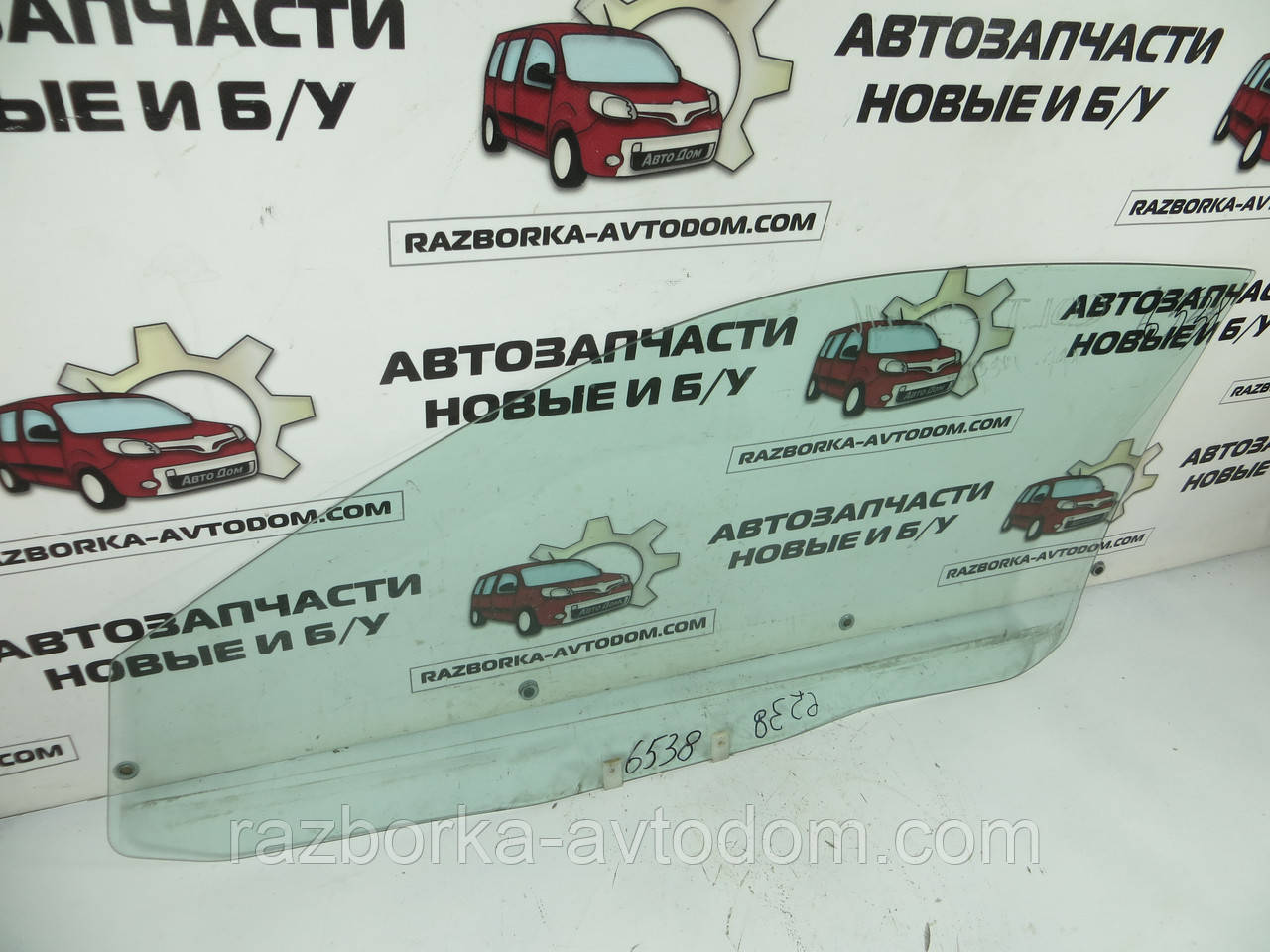 Скло правих дверей (3 дверцята) Mitsubishi Lancer, Colt, CJO (1996-2004) ОЕ: MR236668