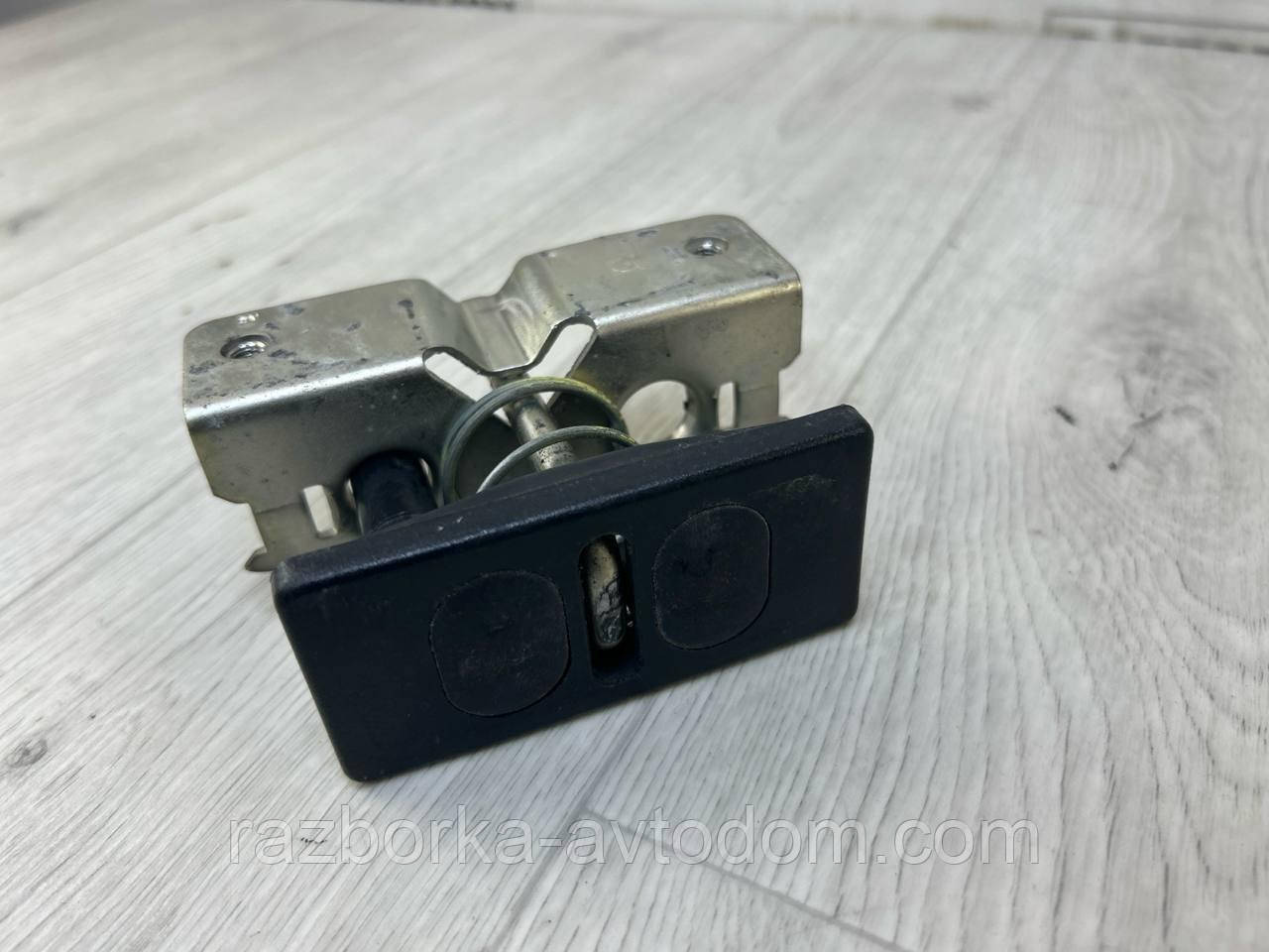 Петля (скоба) кришки багажника седан Peugeot 407 (04-11) OE:9629728280 ДЕФЕКТ