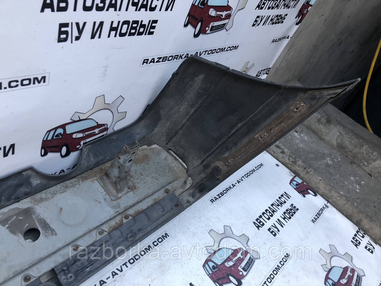 Бампер задній Nissan Sentra купе (85-90) 8502265A00