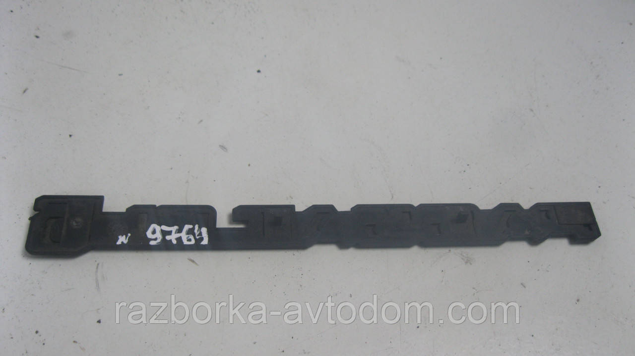 Напис Емблема задньої панелі VW Passat B2 (1980-1988) OE: 321853687A