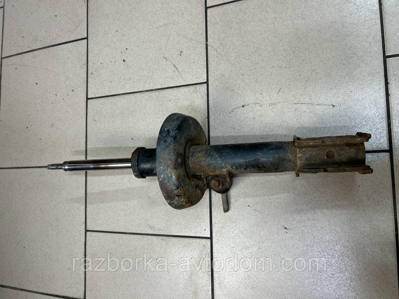 Амортизатор передній правий Opel Zafira A (99-05) OE:334844