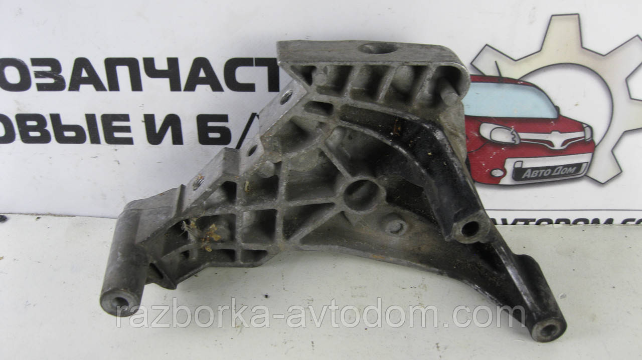 Кронштейн кріплення двигуна правий Volkswagen Touran (03-10), OE: 03G199207F