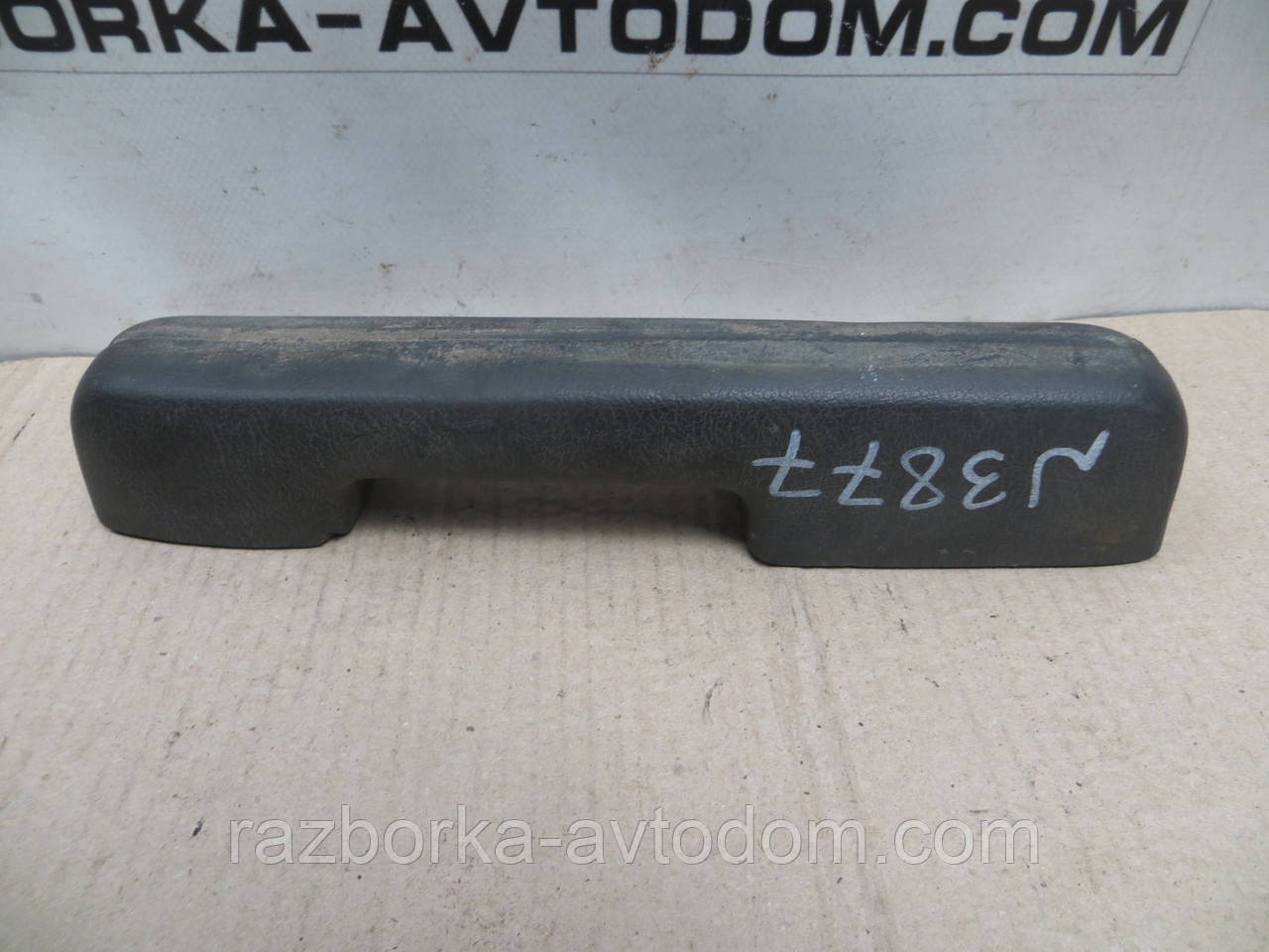 Ручка внутрішня передня ліва Mazda 323 BD (80-85)