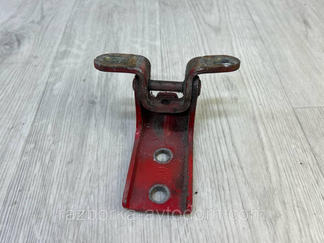 Петля дверей задньої правої (нижня) Hyundai Getz (2002-2010) OE:793601C000