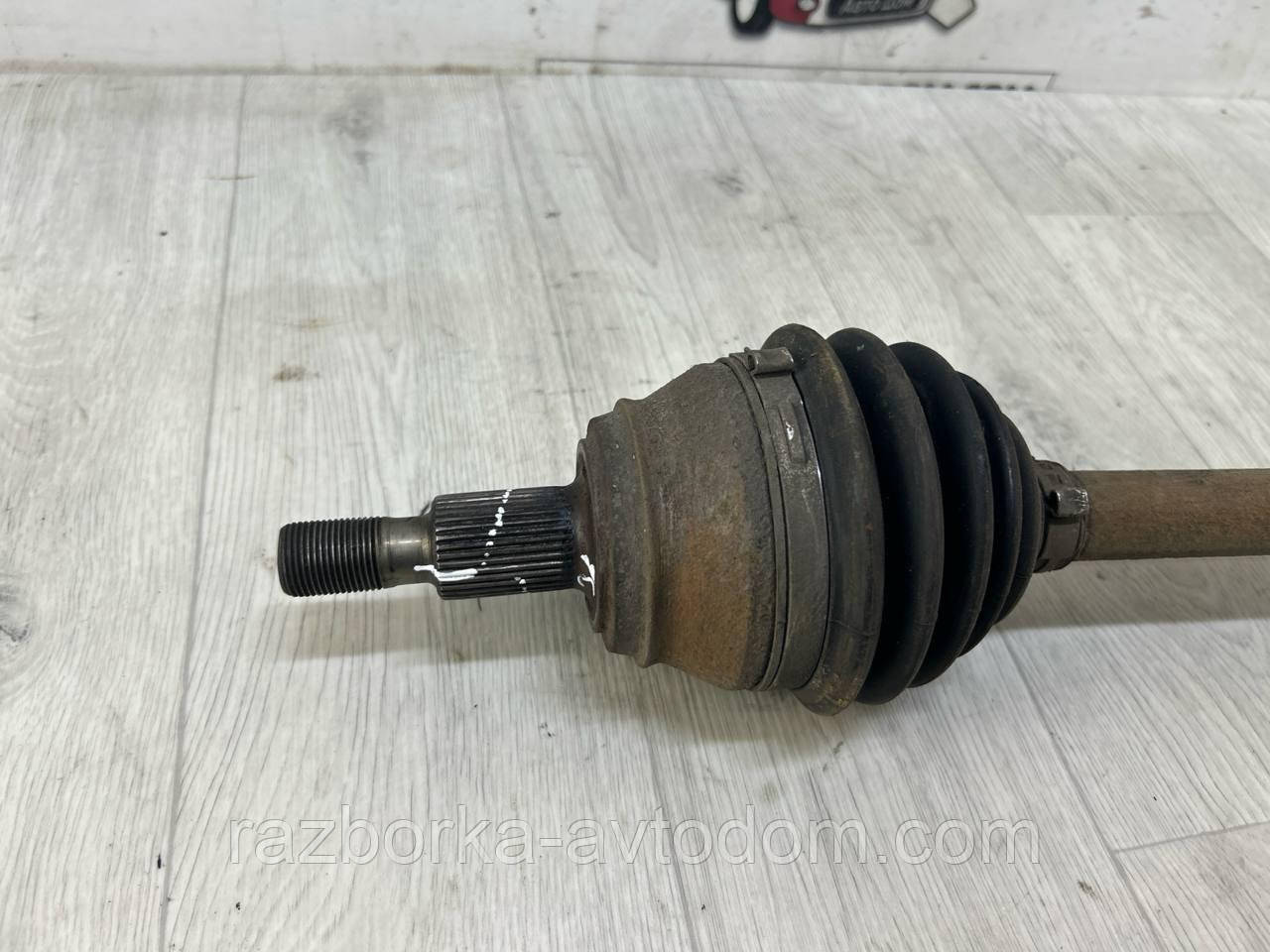 Напівось передня ліва під АКПП (36 шліц) 1,6i VW GOLF 4 (97-06) OE: 1J0407271FG