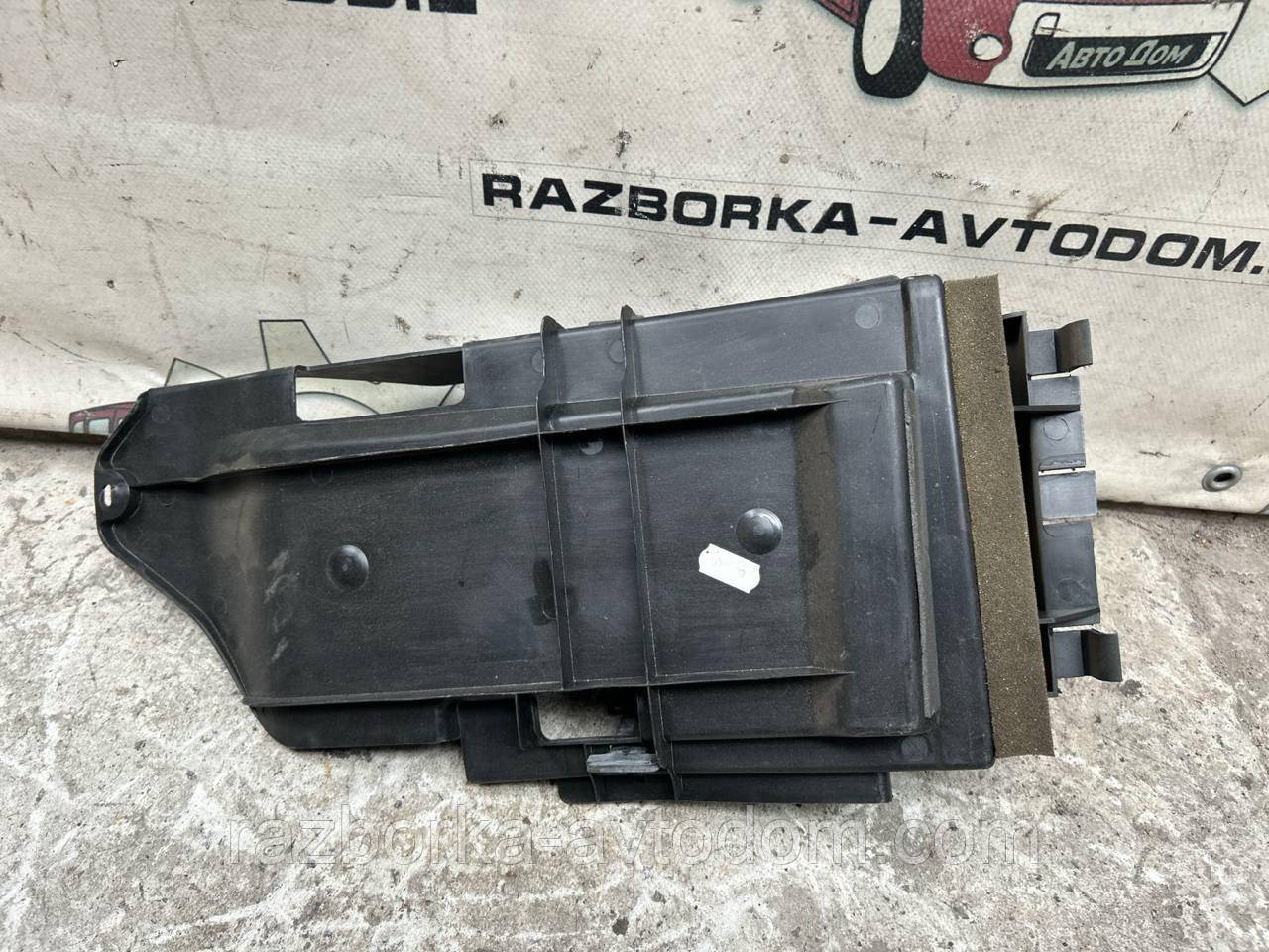 Бардачок багажника правий/кріплення аптечки VW Passat B5 (1997-2000) OE: 3b9867706b