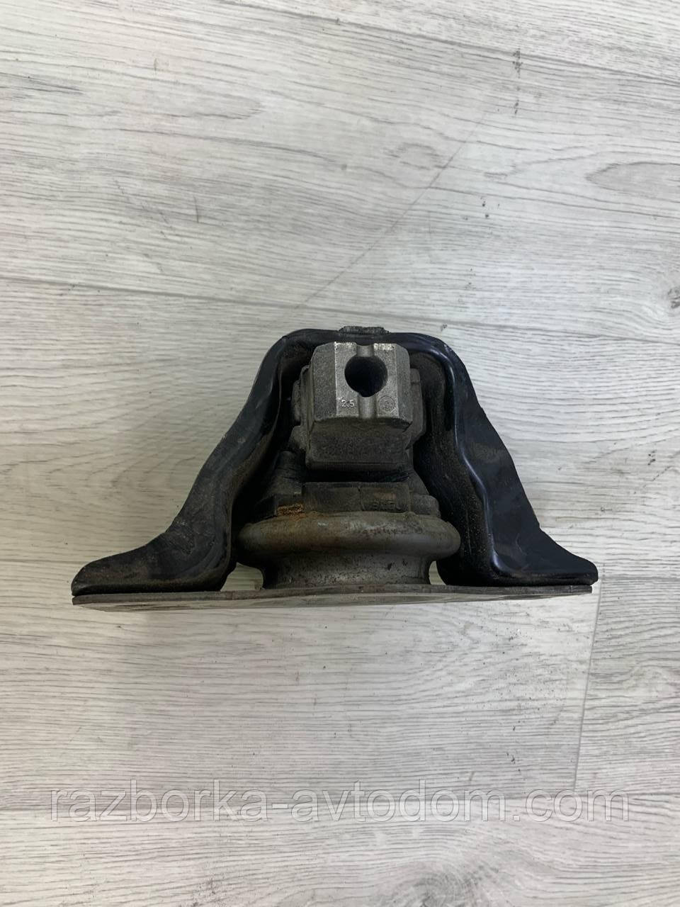 Подушка (опора) двигуна права Renault Megane (2003-2008) OE: 8200338381