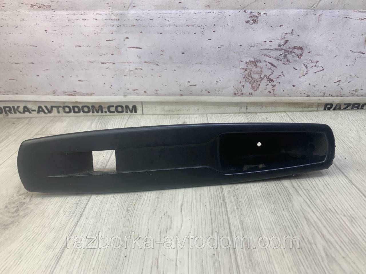 Накладка кнопокі склопідіймача (салон) передня права Renault Scenic 3 829500004R OE:809600018R