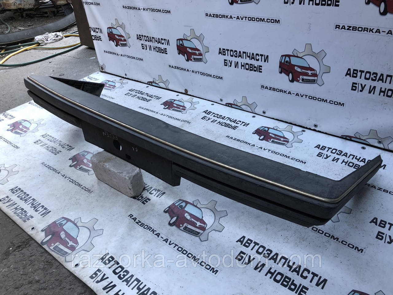 Бампер передній VW Santana B2 (81-84) OEM 325807221