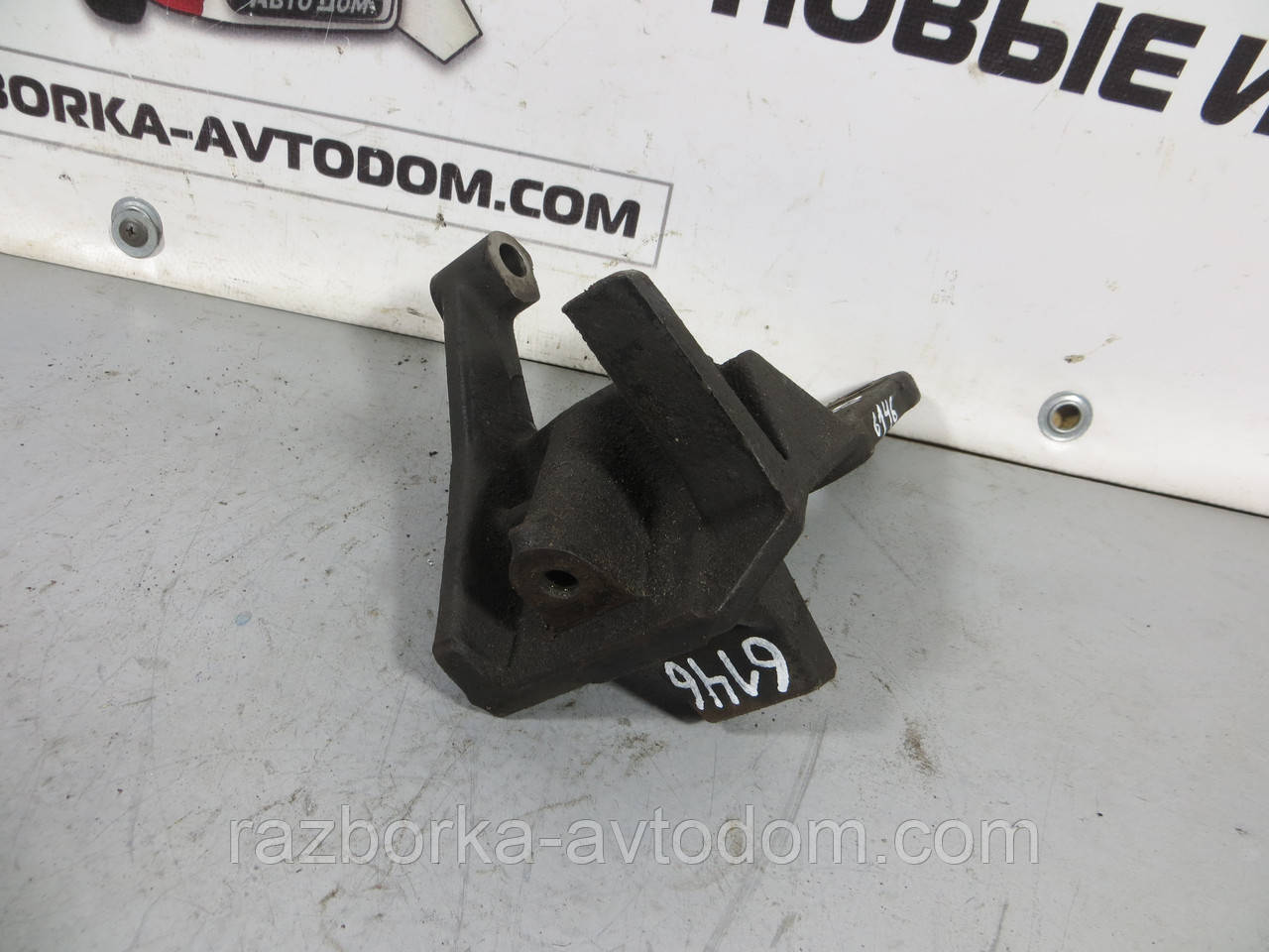 Кронштейн двигуна 2.0 16V Peugeot 307 (2001-2008) ОЕ: 5007372740