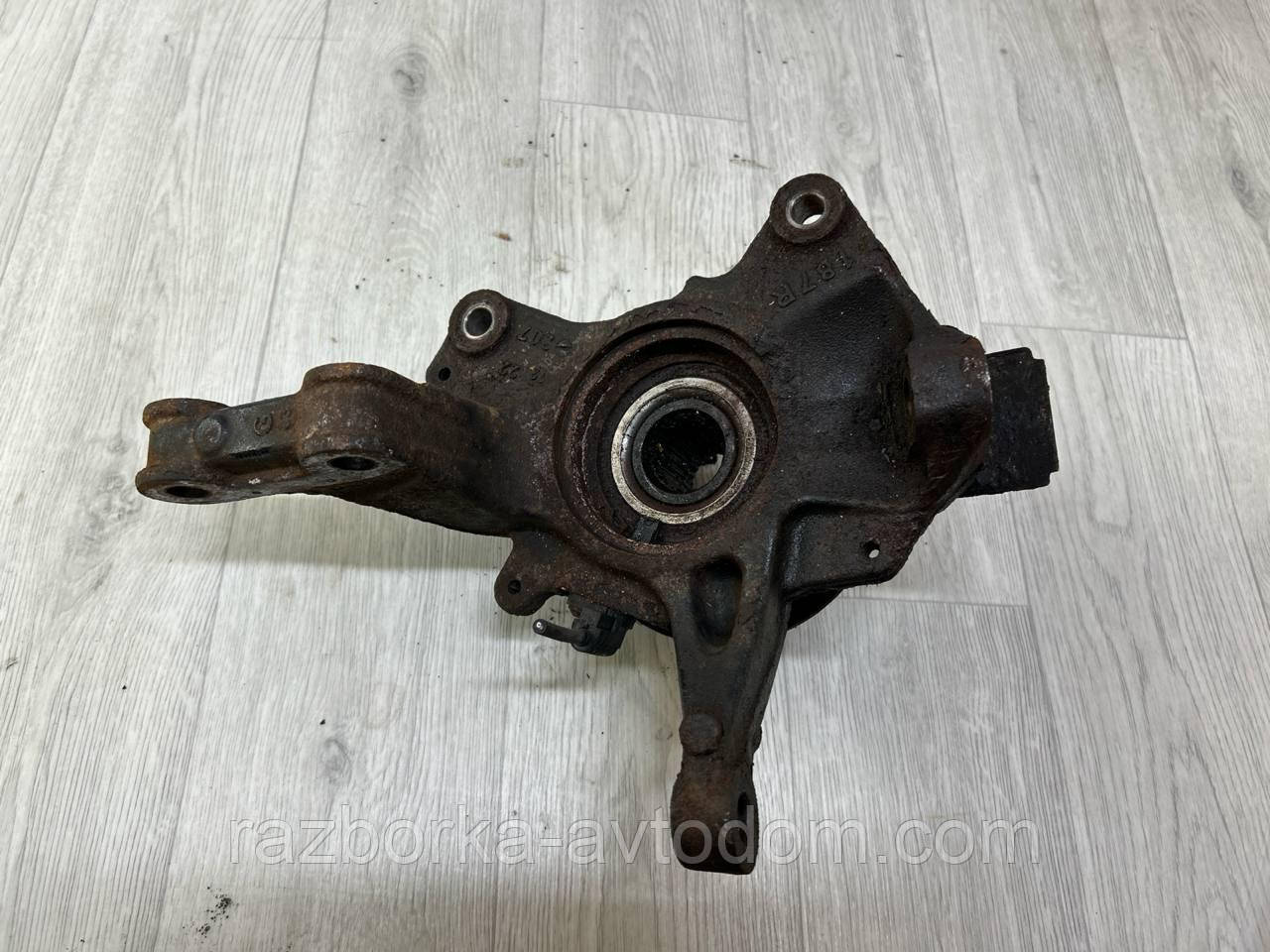 Поворотний кулак передній лівий (ступиця/дряпфа) Renault Scenic 3, Grand OE:400159066R
