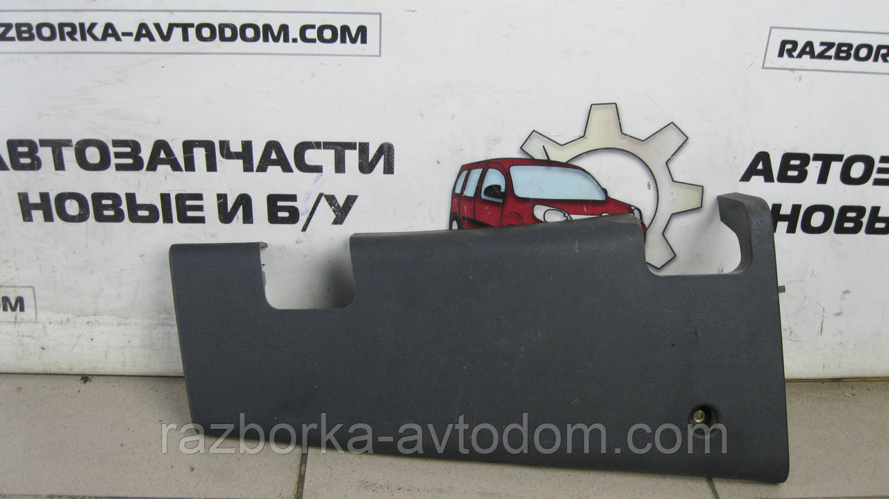 Пластик середньої стійки нижній правий Opel Combo (01-12), OE: 13123925