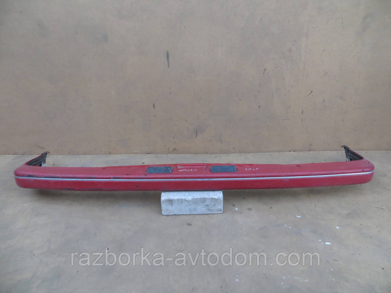 Бампер задній верх Mitsubishi Colt C50 (88-92) MB698121