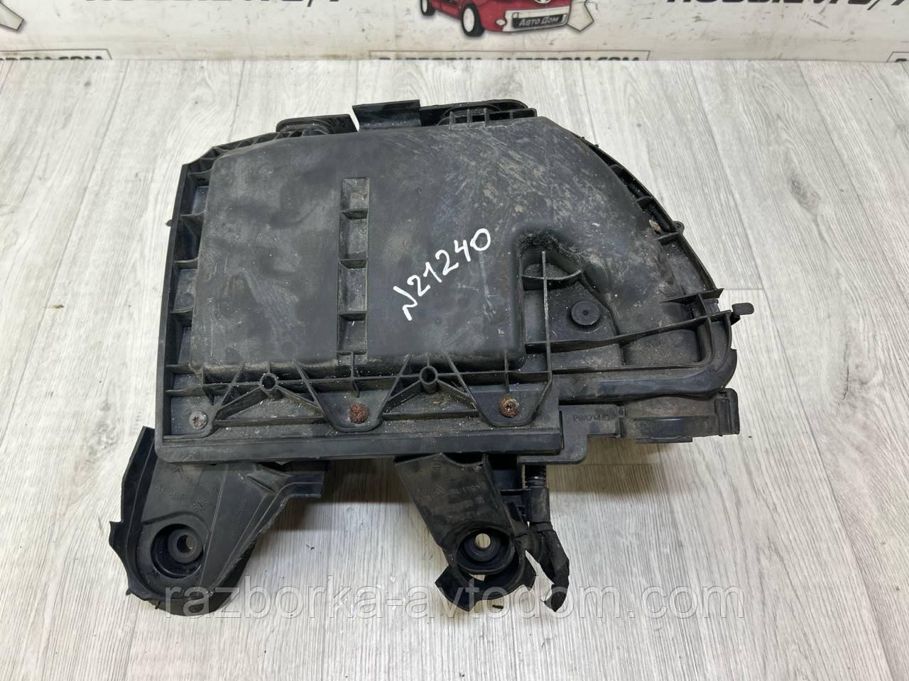 Корпус повітряного фільтра 1.4 HDi (8HR), 1.6 HDi (9H06) Peugeot 308 (07-), 308, 508, 508, Citroen C4 OE:967306108 Дефект