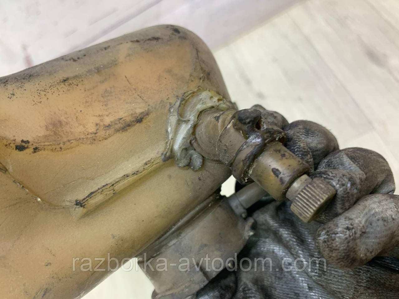 Розширений бачок VW Lt28-55 (1975-1996) OE: 076121405.   ДЕФЕКТ клей фото 2