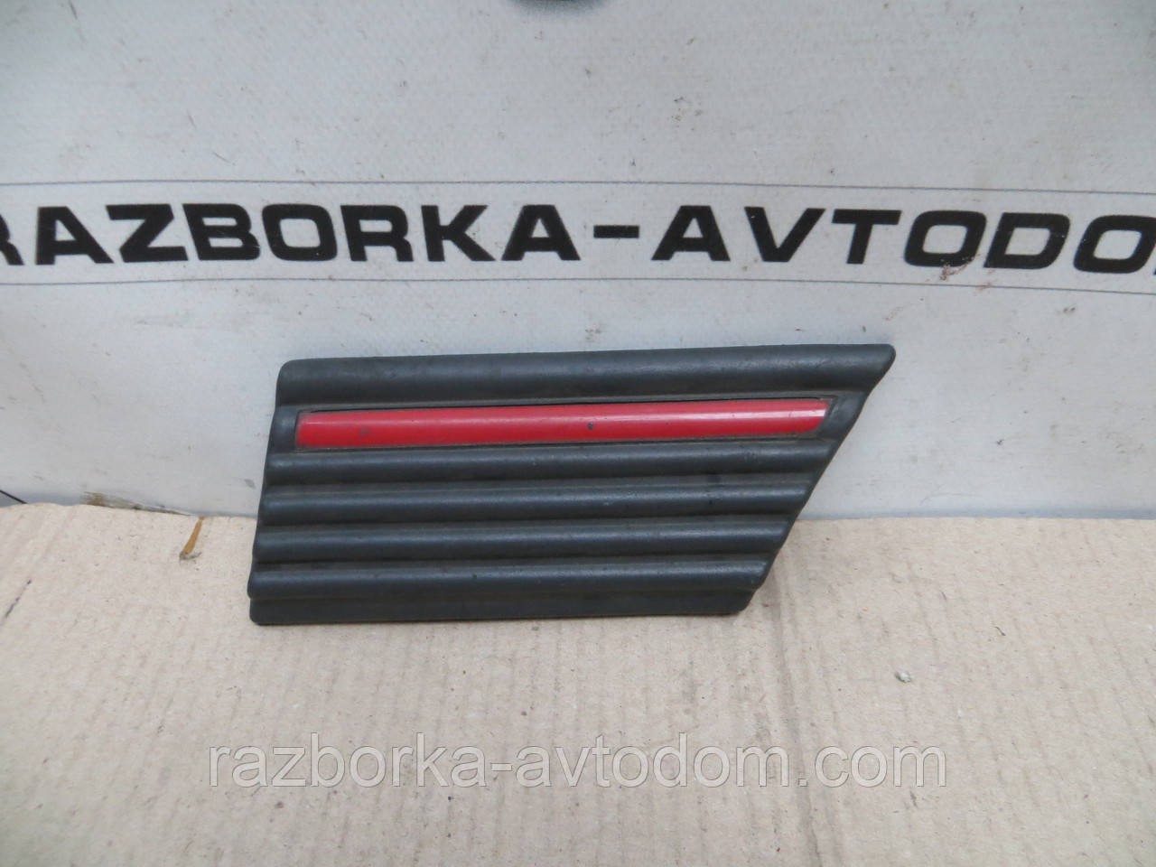 Молдинг накладка пластик крила переднього правого Opel Ascona C (1981-1988) OE:GM196PVC