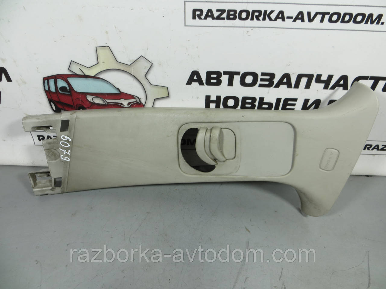Обшивка стійки середня ліва верхня Peugeot 307 (2001-2008) ОЕ: 9632747077