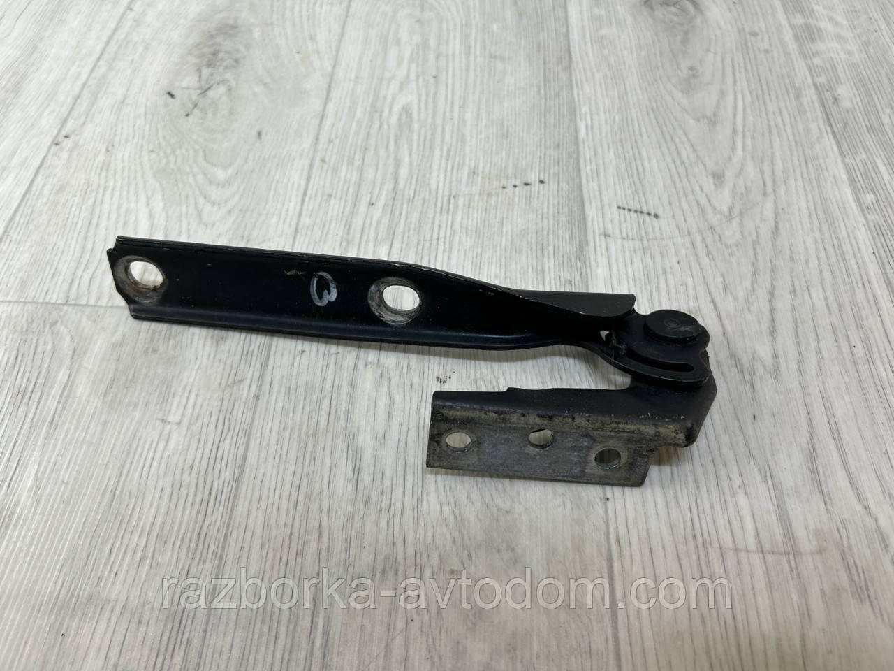 Петля капота правая SKODA Superb 1 (02-08), VW Passat B5 OE:3b0823302a