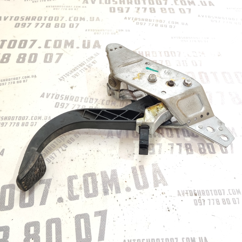 Педаль щеплення Opel Astra G (97-09) 2.0D 90590574