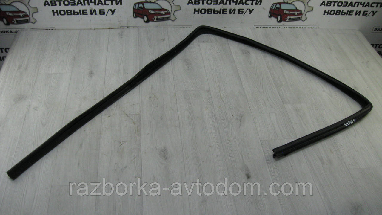 Ущільнювальна гумка скла дверей задньої лівої Opel Zafira B (2005-2010) OE:13290335