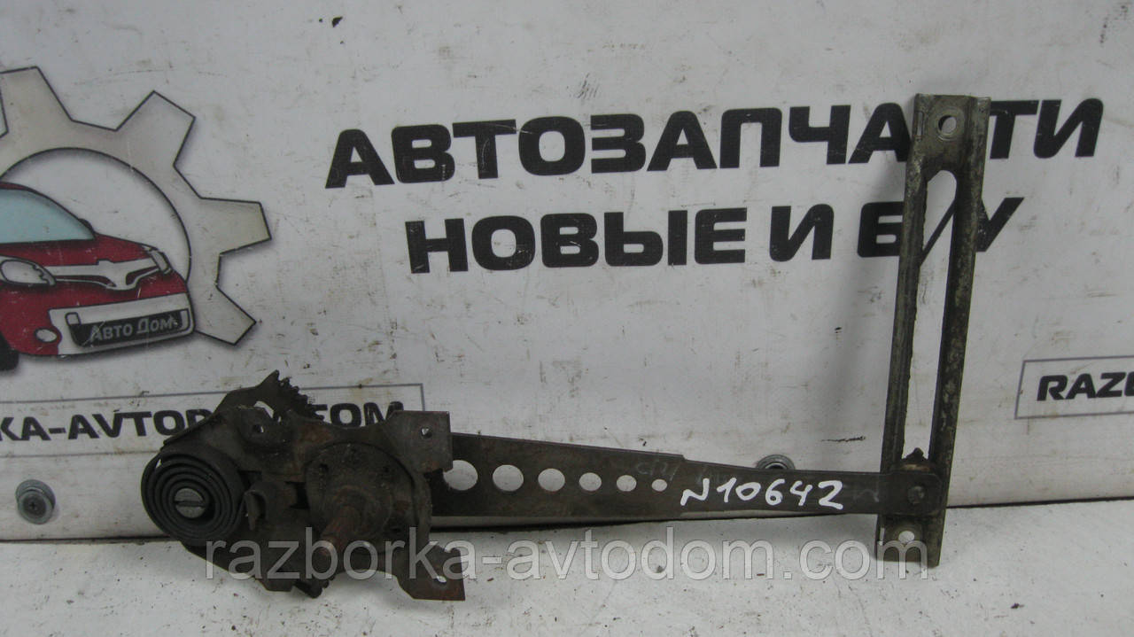 Склопідіймач задній правий (механічний) Mercedes W123 (1975-1985) OE:1237300246