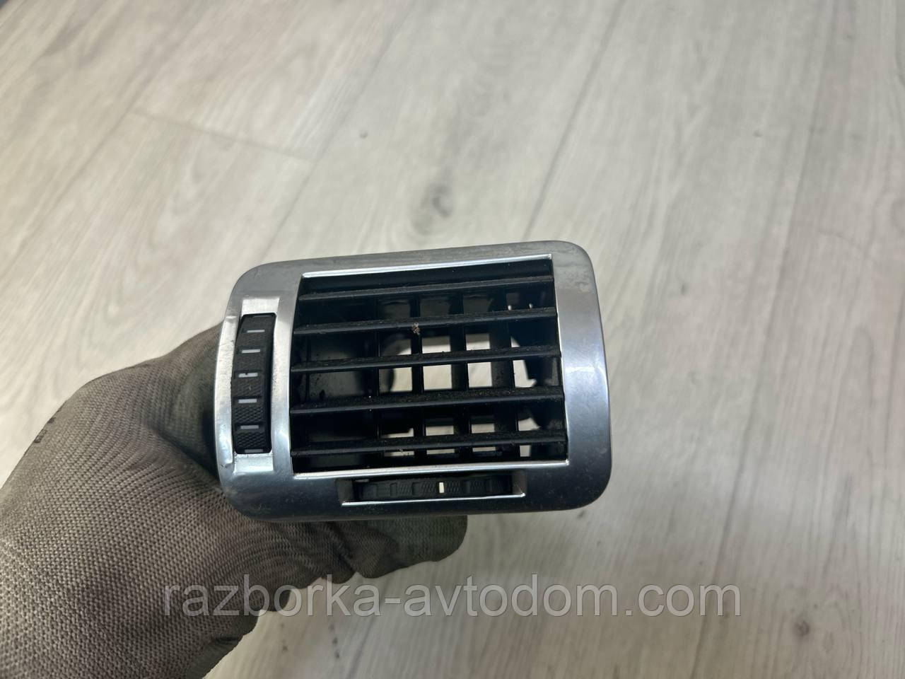 Дефлектор (віддушування) торпеди правий Skoda Superb 1 (02-08) OE:3u0819702g фото 2
