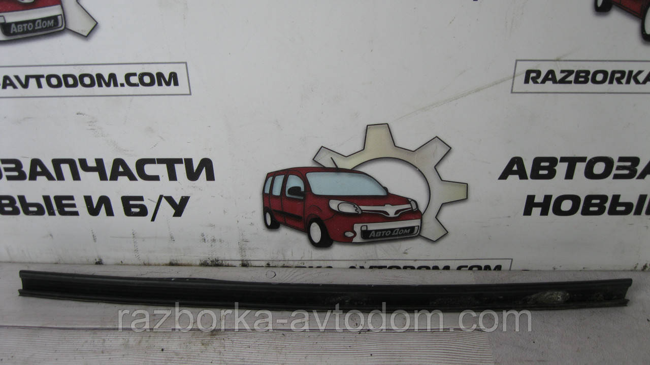 Ущільнювальна гумка скла дверей задньої правої (внутрішньої) Citroen C4 Picasso (06-13) OE: 9310J1