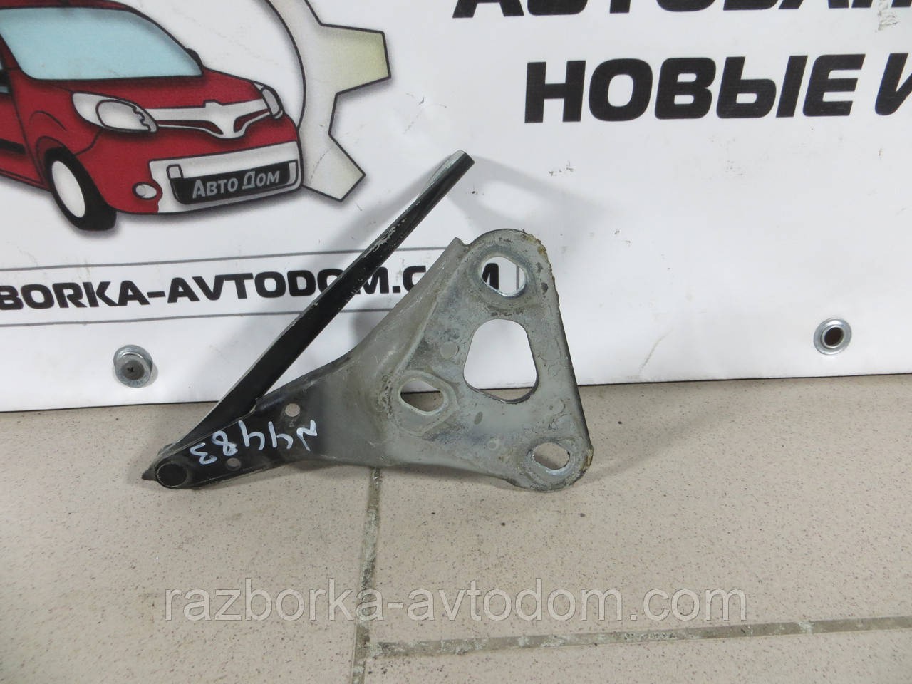Петля капота права Opel Zafira A (99-05) 90579422