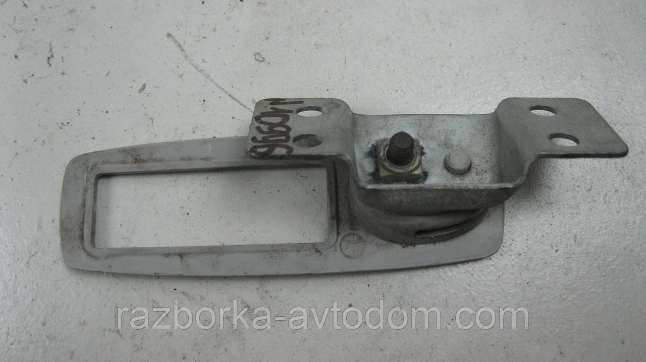 Кронштейн салону VW Passat B5 (1997-2000) OE:3B9861821J