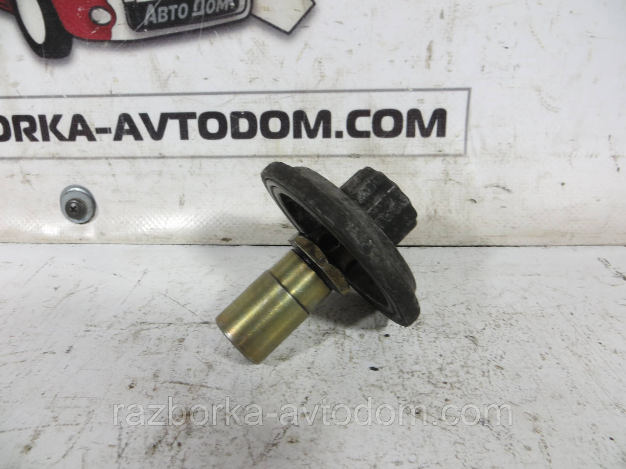 Кришка Кронштейна оливного фільтра 2.3D NISSAN VANETTE C23 (1991-2001) ОЕ: 21320D9741