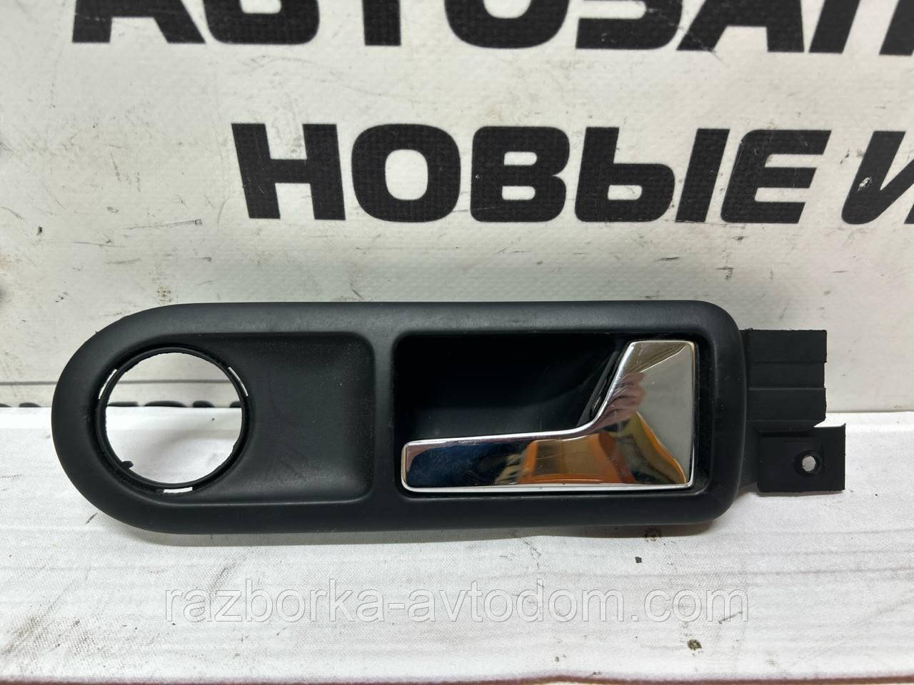 Ручка внутрішніх задніх правих дверей VW Passat B5 (96-05), Golf 4, Bora OE:3b0839114