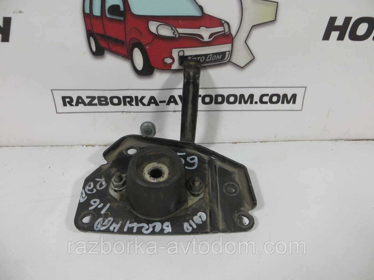 Кронштейн лівий Citroen Berlingo 08-18 1.6HDI 9682731780
