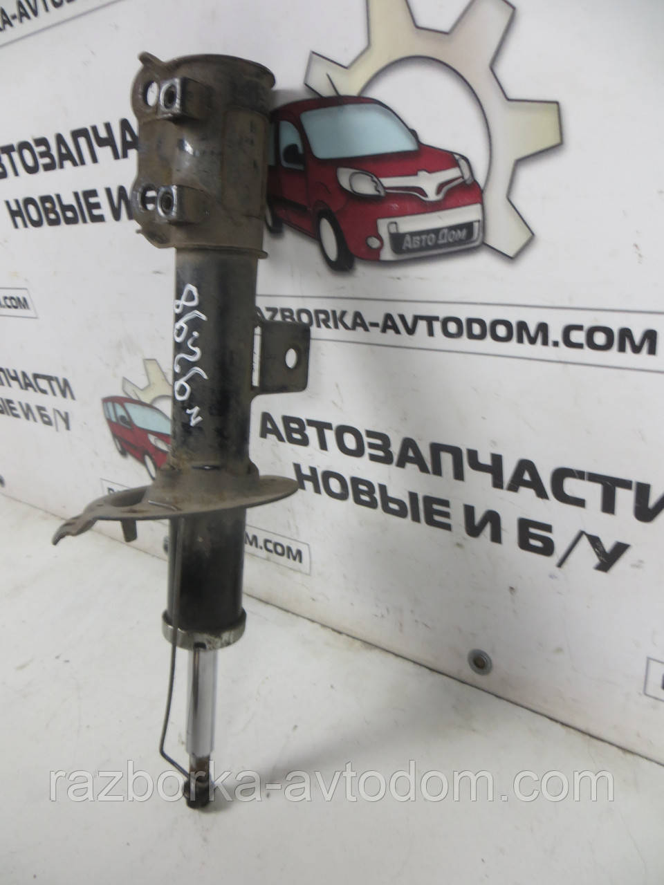 Амортизатор передній правий Hyundai Elantra (2010-2014) OE:546613X250