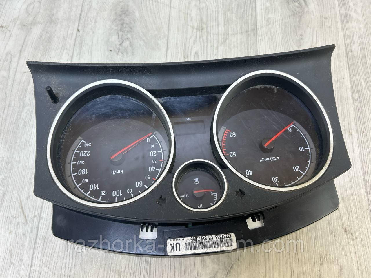Панель приладів (щиток) дизель Opel Zafira B (05-10) OE:13267536