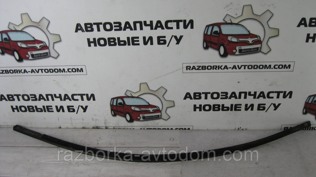 Молдинг ущільнювач скло дверей передньої правої (зовнішній) VW Touran (03-10) OE: 1T0837478C
