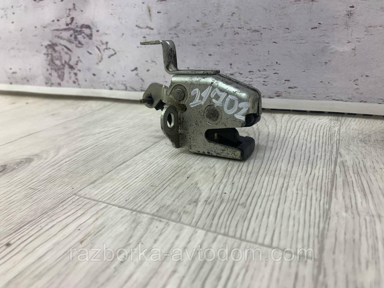 Замок дверцят задньої двостулкової Правої/правої Citroen Nemo, Fiat Fiorino, Peogeot OE: 1358202080