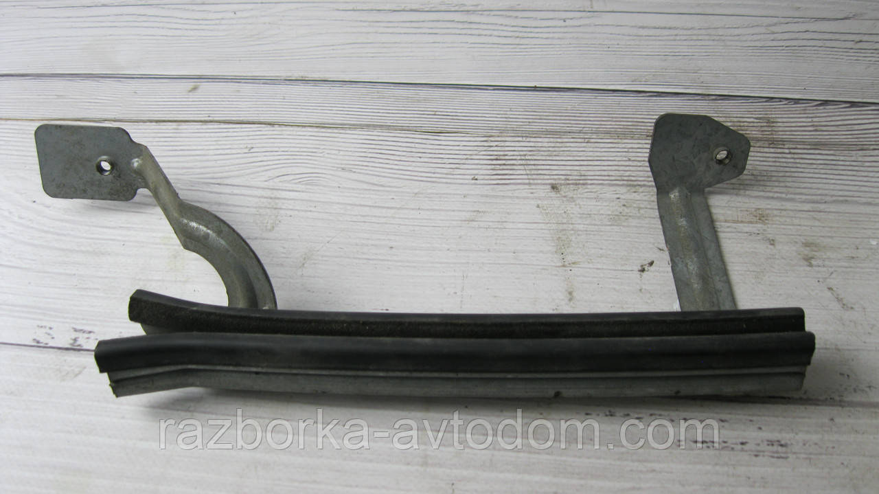 Напрямні скла дверей передньої правої Citroen C4 (04-10) OE:9647444880