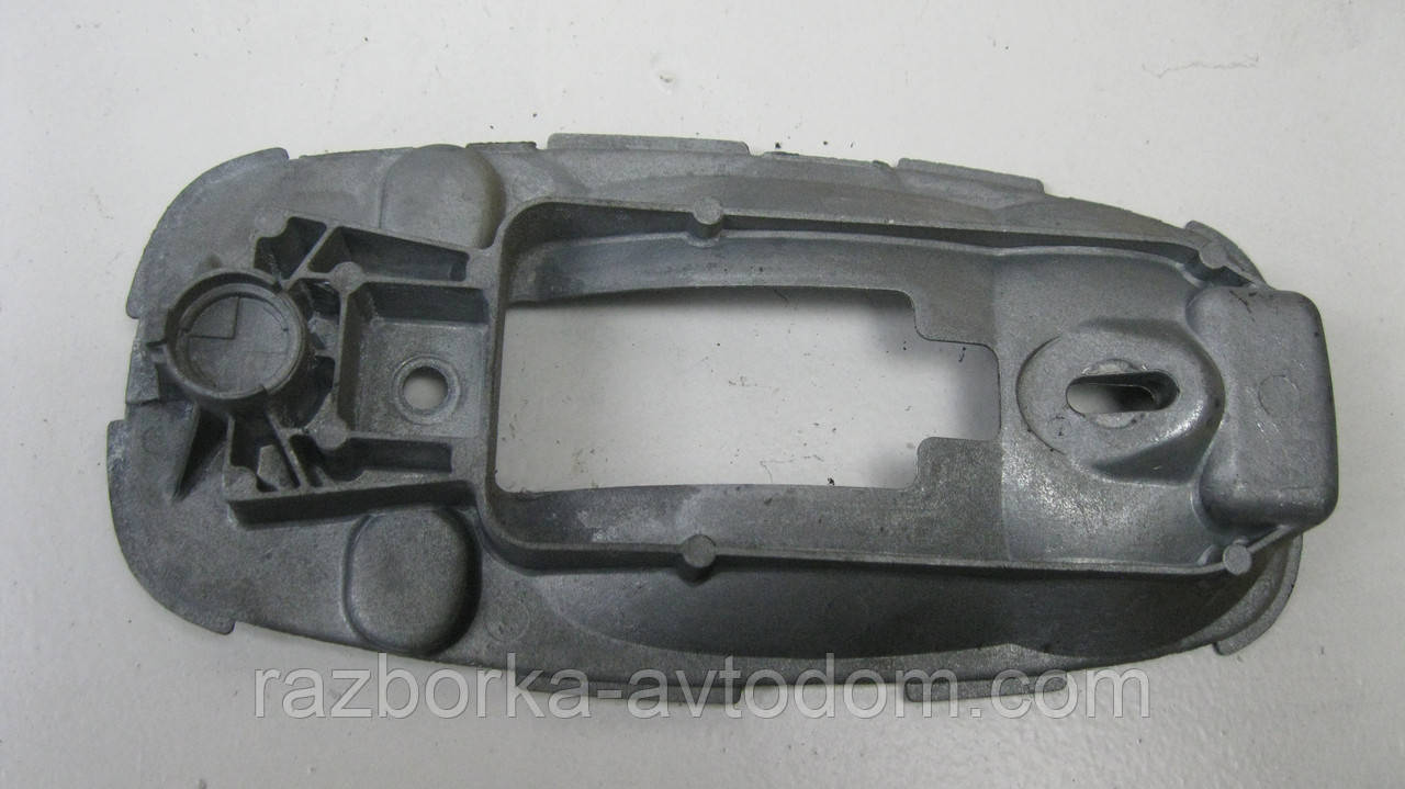 Корпус ручки двостулкових правих дверей Renault Trafic, Opel Vivaro, Nissan Primastar (2000-2014) OE:8200006257 фото 2