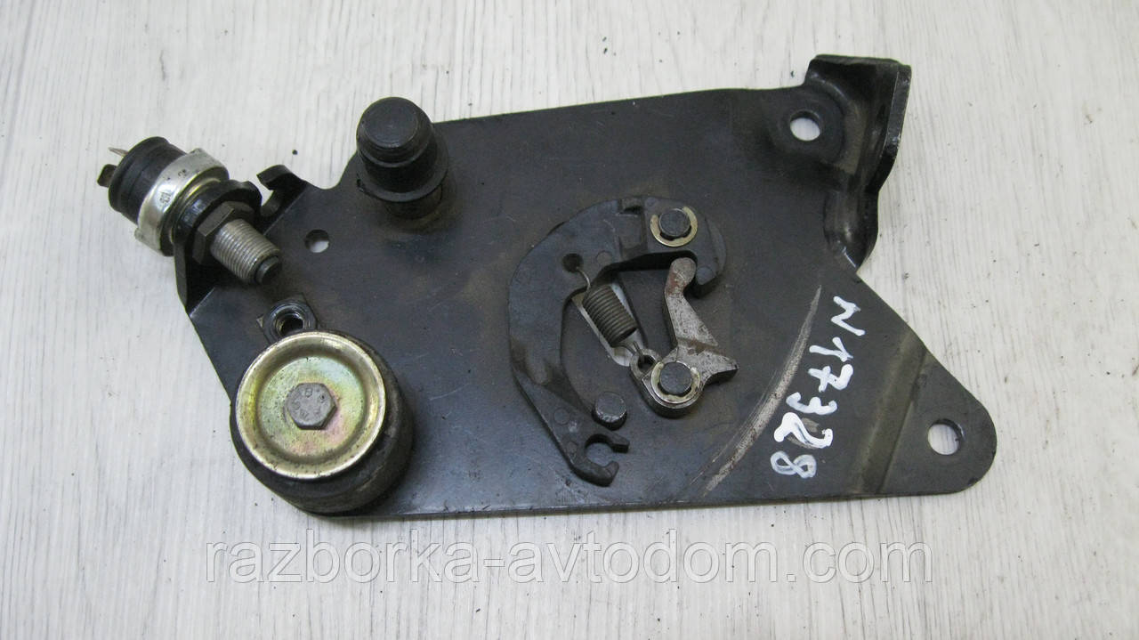 Кронштейн педалі гальма з дотчиком Mercedes Vito W638, Sprinter, Lt28-46 OE: A6384200685 OE 0005456909