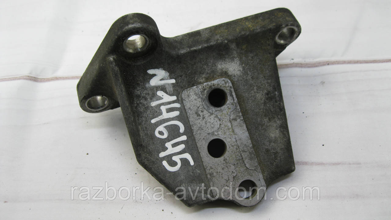 Кронштейн кріплення КПП Nissan X-trail T30 (2001-2007) OE:304418H700