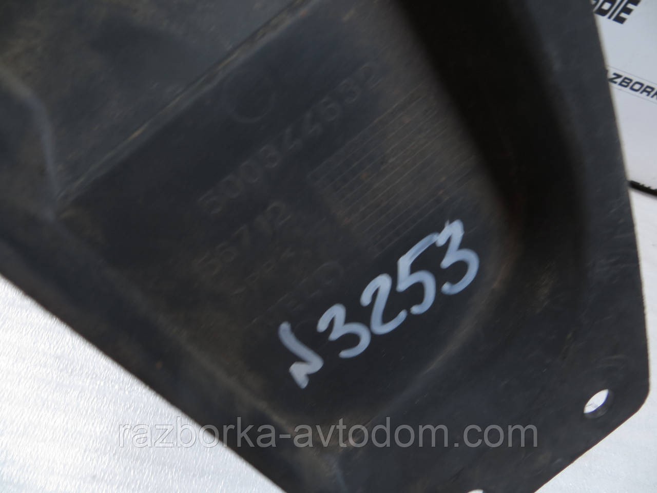 Накладка кузова передня права зовнішня Iveco Daily E3 (2000-2005) OE:500344632