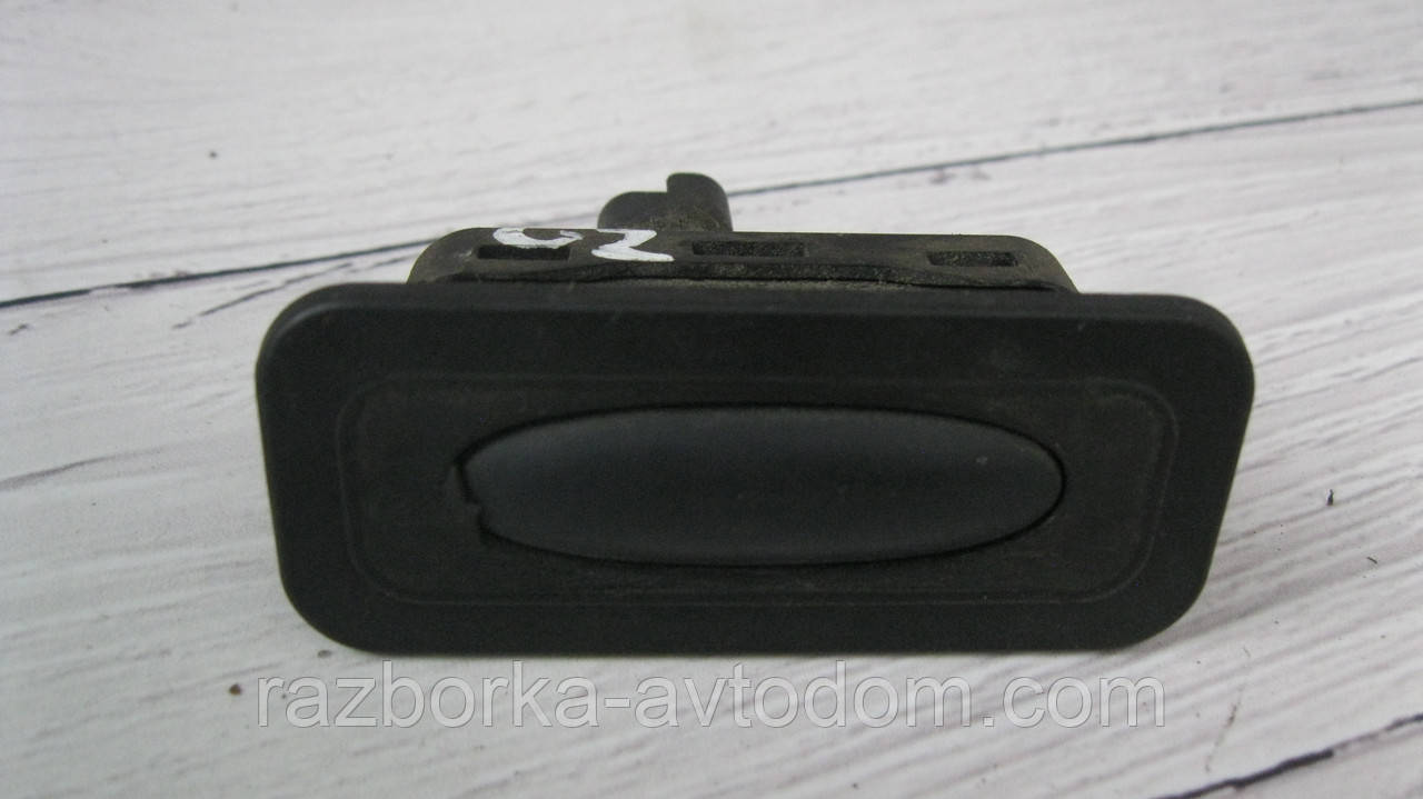 Кнопка відкривання багажника Renault Megane 2 (2003-2009) OE:8200076256
