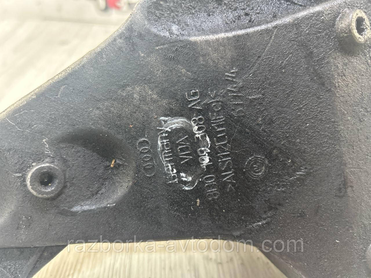 Кронштейн/кріплення двигуна правий Skoda Superb 1 (02-08) OE:8d0199308ag