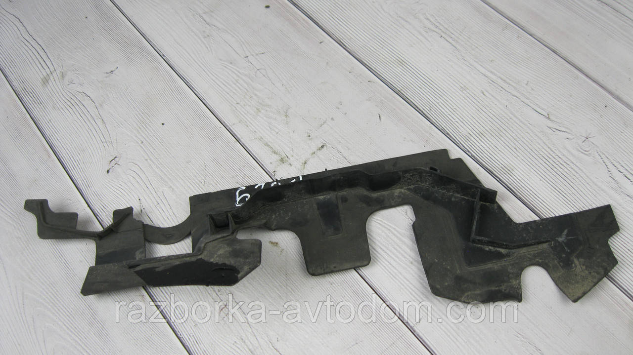 Повітропровід Дефлектор радіатора правий VW Touran (03-10) Caddy (04-10) OE:1t0121284