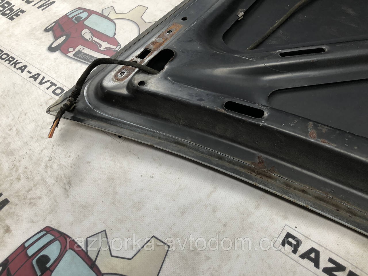 Кришка багажника седан Mercedes E-Class W123 (75-85)