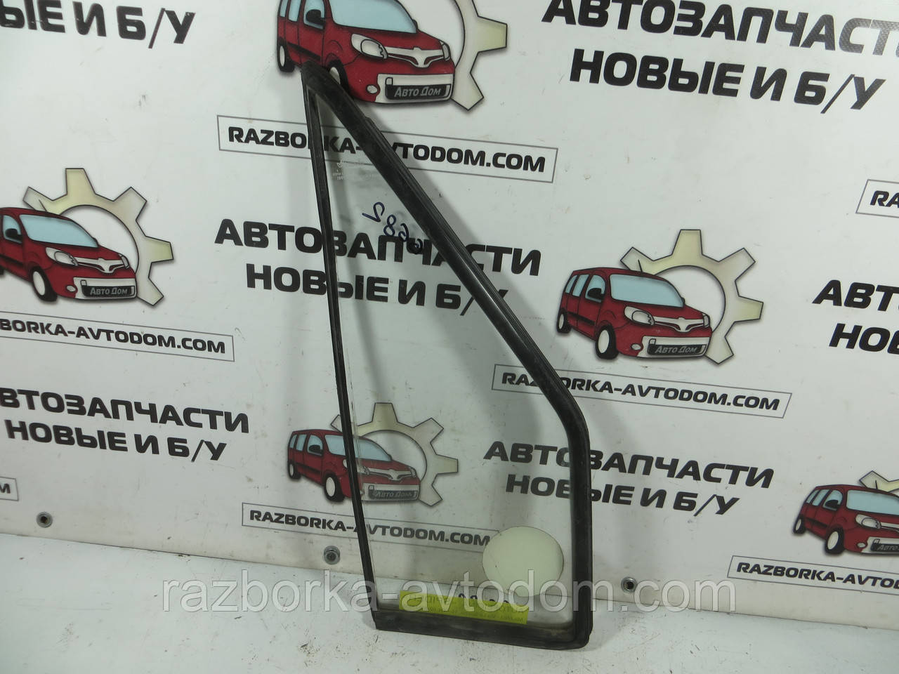Скло дверей передньої лівої трикутної (форточка) Fiat DUCATO (1990-1994) ОЕ:  7 704 340