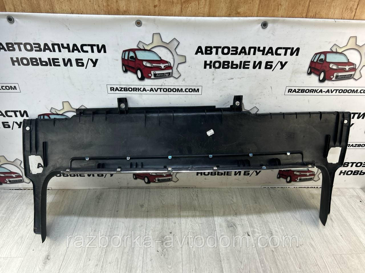 Накладка/обшивка кришки багажника (сідан) Skoda SuperB (02-08) OE:3b5863459h