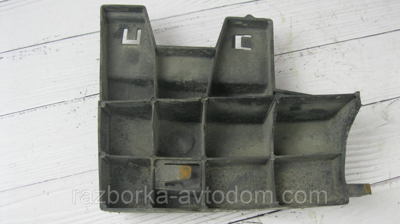 Кронштейн заднього бампера правий Citroen C4 (2004-2010) OE:9652703280